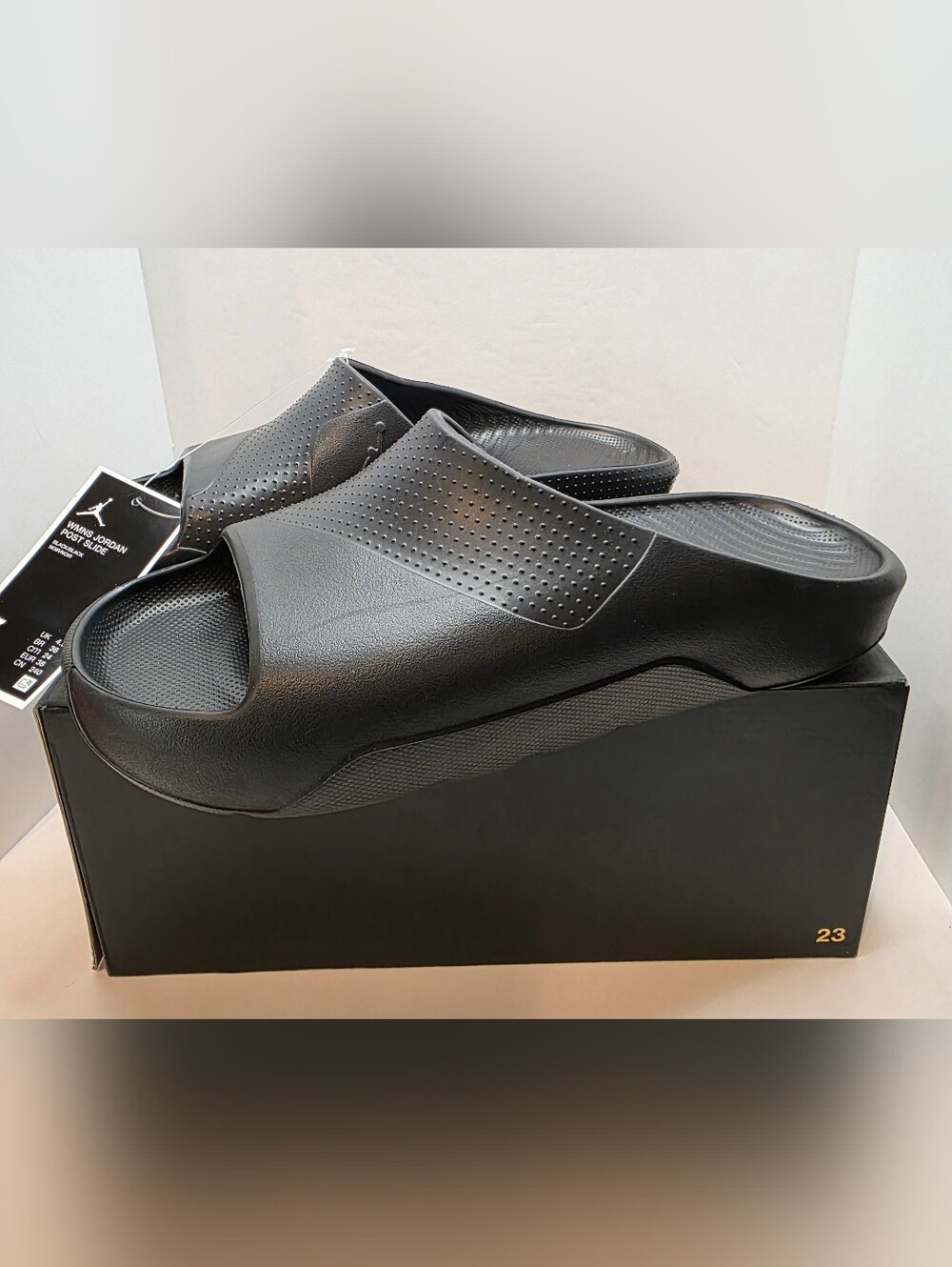 WOMANS Black POST Slide Sandals - Comfortable Everyday Slip-Ons 7W.